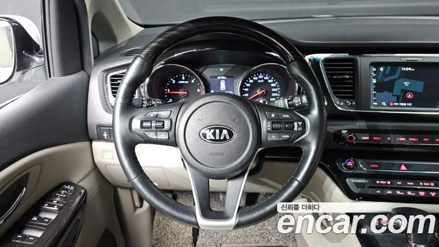 Kia Canival 2019 — photo 11