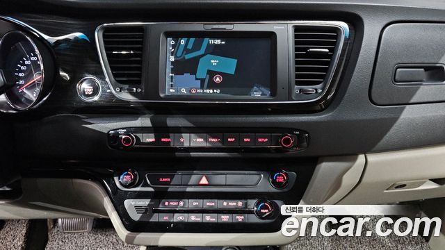 Kia Canival 2019 — photo 12