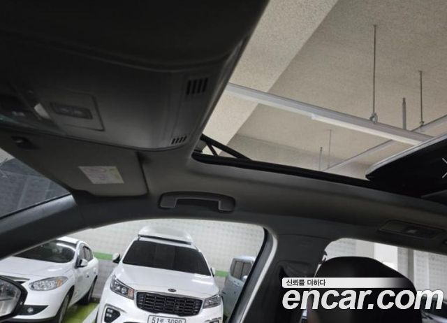 Volkswagen Tiguan 2023 — photo 8