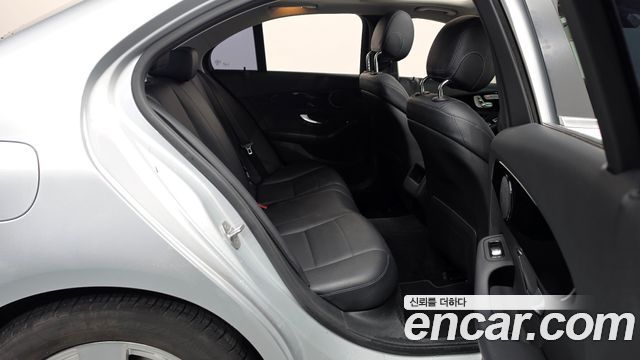 Mercedes-Benz C-Class 2017 — photo 12