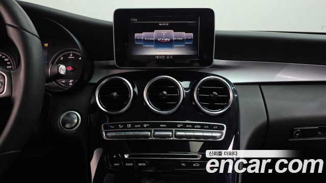 Mercedes-Benz C-Class 2017 — photo 13