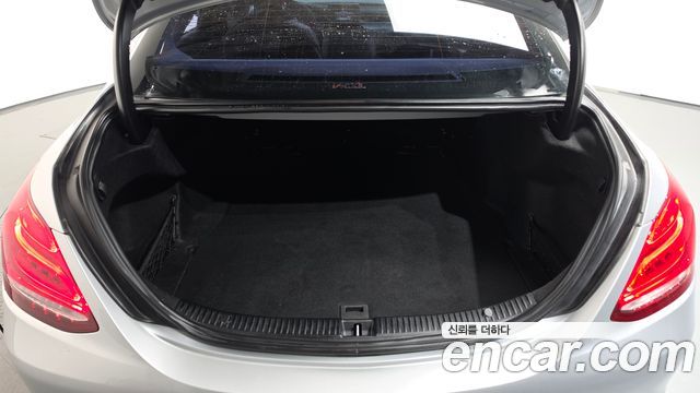 Mercedes-Benz C-Class 2017 — photo 18