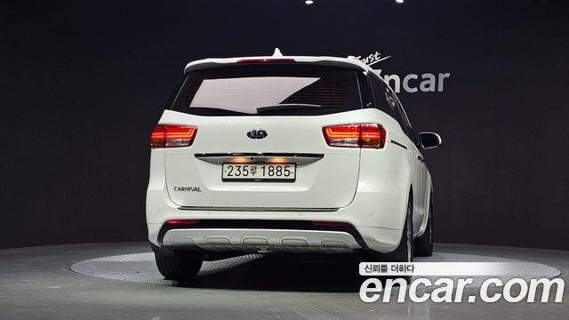 Kia Canival 2017 — photo 4