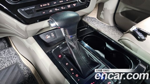 Kia Canival 2017 — photo 12