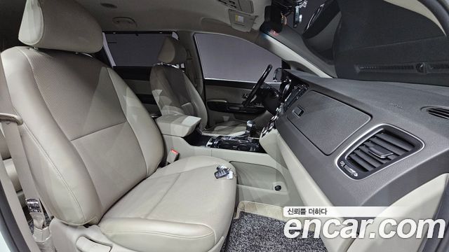 Kia Canival 2017 — photo 13