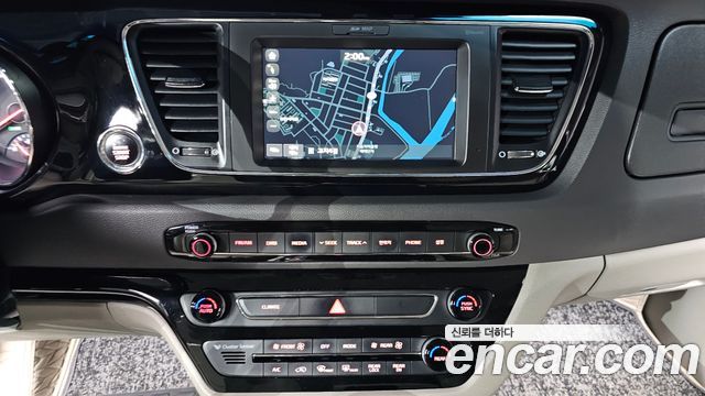 Kia Canival 2017 — photo 23