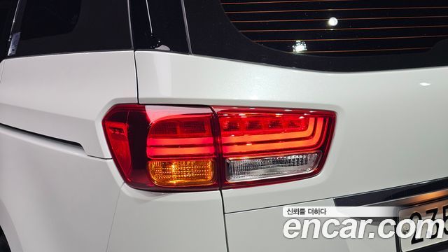 Kia Canival 2017 — photo 9