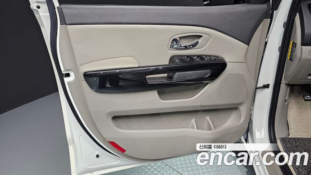 Kia Canival 2017 — photo 14