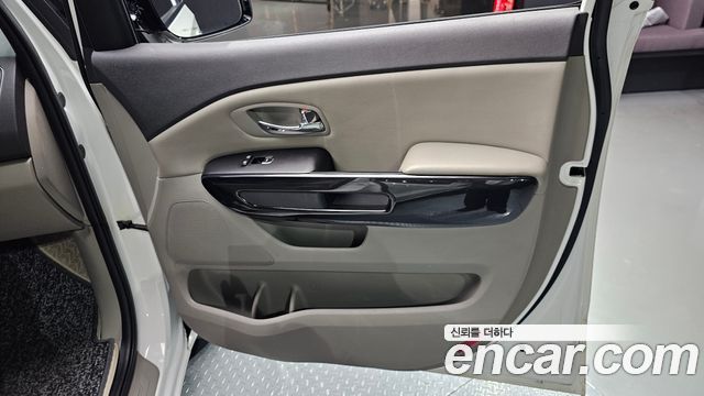 Kia Canival 2017 — photo 15