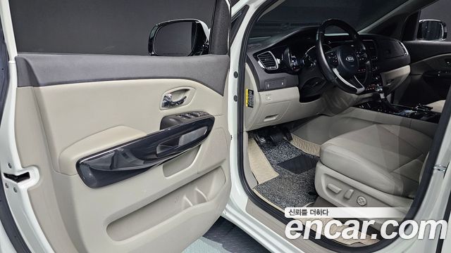 Kia Canival 2017 — photo 16