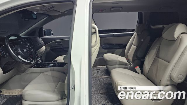 Kia Canival 2017 — photo 28