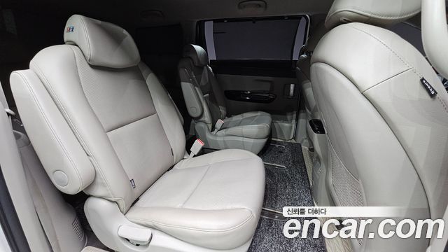 Kia Canival 2017 — photo 30