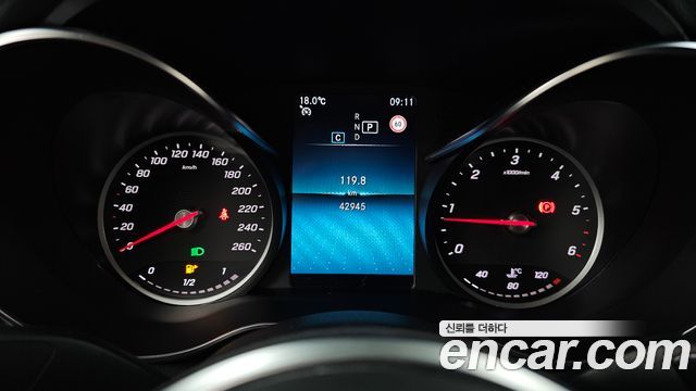 Mercedes-Benz C-Class 2020 — photo 8