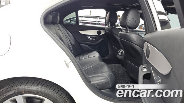 Mercedes-Benz C-Class 2020 — photo 12