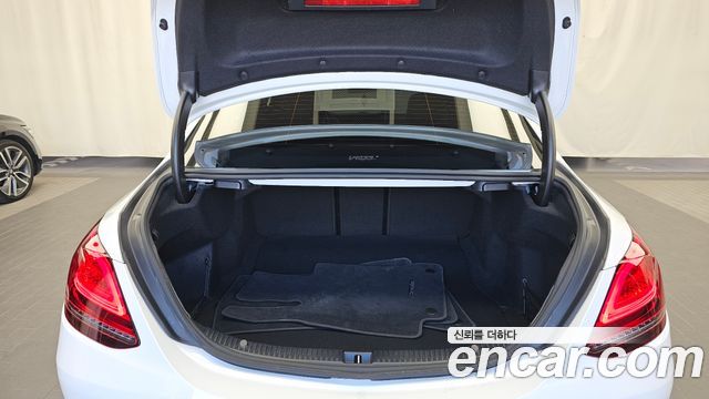 Mercedes-Benz C-Class 2020 — photo 20