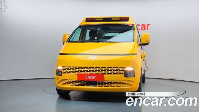 Hyundai Staria 2025 — photo 3