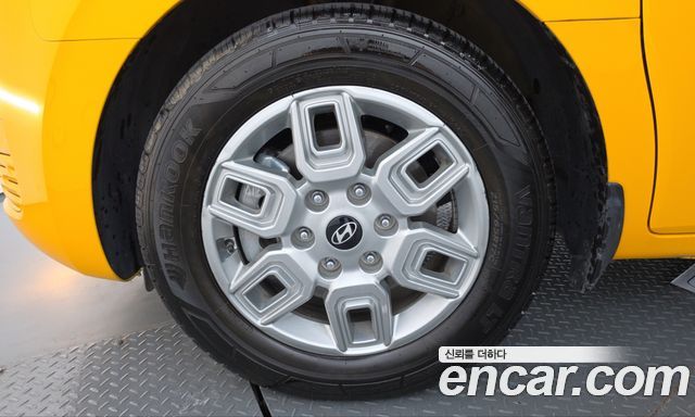 Hyundai Staria 2025 — photo 5