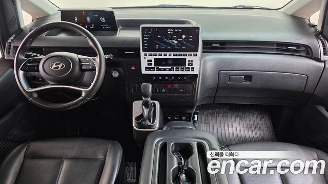 Hyundai Staria 2025 — photo 10