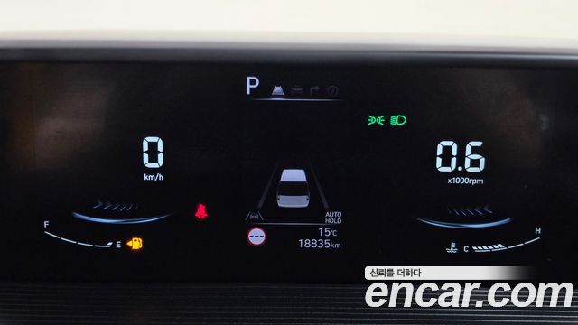 Hyundai Staria 2025 — photo 11