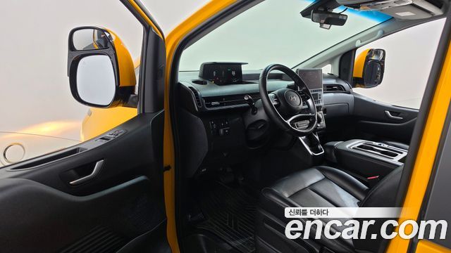 Hyundai Staria 2025 — photo 13
