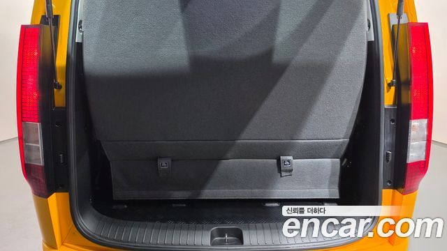 Hyundai Staria 2025 — photo 23