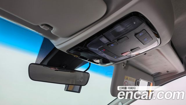 Hyundai Staria 2025 — photo 26