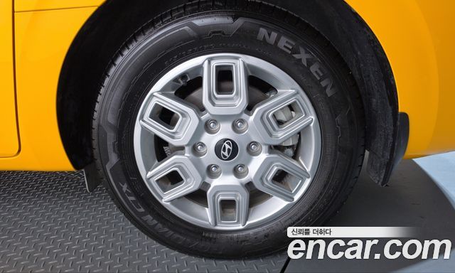 Hyundai Staria 2025 — photo 7