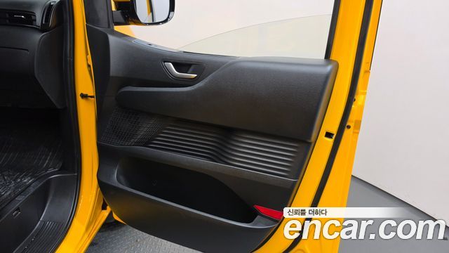 Hyundai Staria 2025 — photo 14