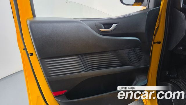 Hyundai Staria 2025 — photo 15