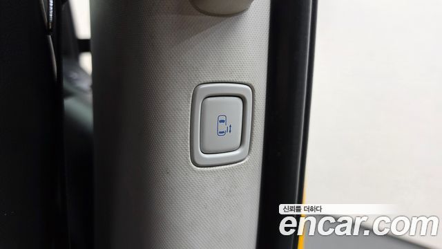 Hyundai Staria 2025 — photo 28