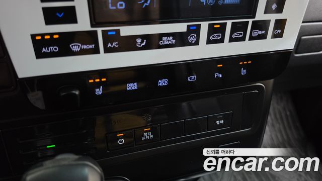 Hyundai Staria 2025 — photo 32