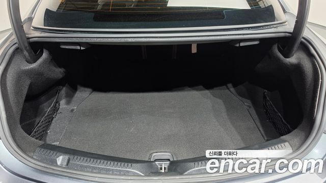 Mercedes-Benz E-Class 2019 — photo 23