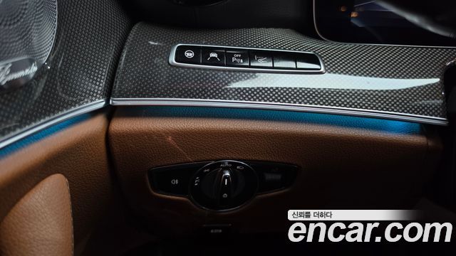 Mercedes-Benz E-Class 2019 — photo 29