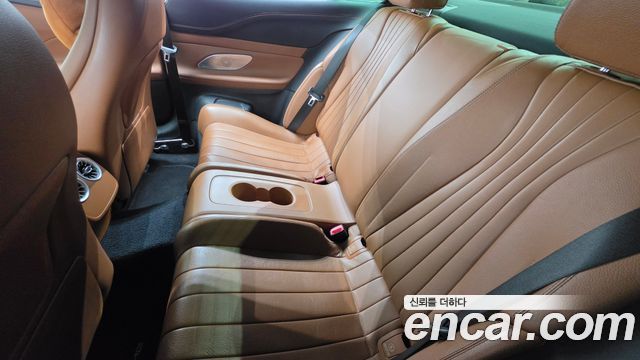 Mercedes-Benz E-Class 2019 — photo 31