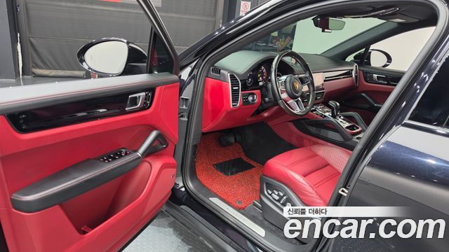 Porsche Cayenne 2021 — photo 13