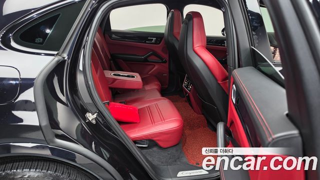 Porsche Cayenne 2021 — photo 17