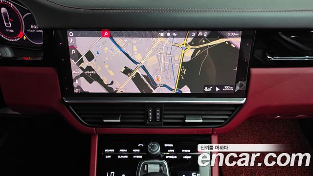 Porsche Cayenne 2021 — photo 18