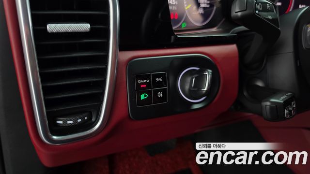 Porsche Cayenne 2021 — photo 25