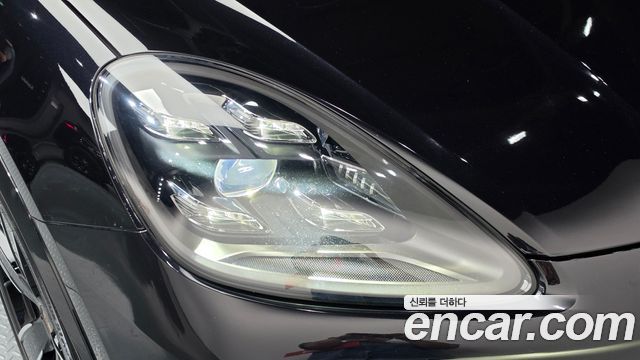 Porsche Cayenne 2021 — photo 8