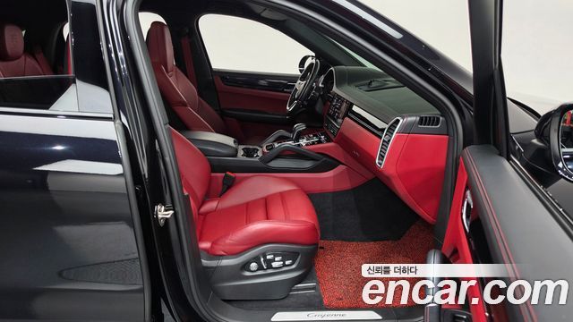 Porsche Cayenne 2021 — photo 16