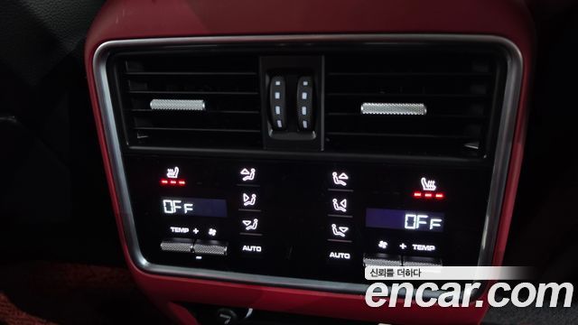 Porsche Cayenne 2021 — photo 31