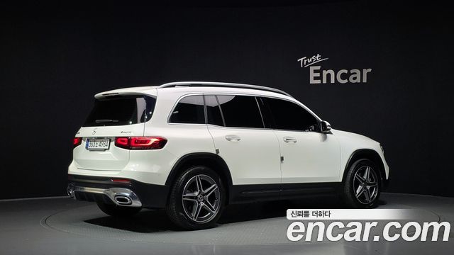 Mercedes-Benz GLB-Class 2022 — photo 2