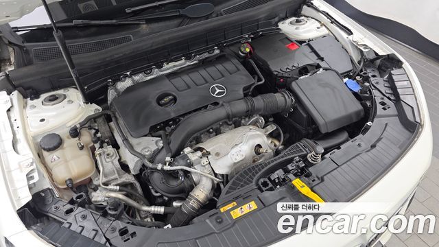 Mercedes-Benz GLB-Class 2022 — photo 6