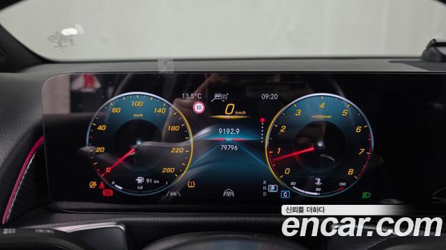 Mercedes-Benz GLB-Class 2022 — photo 8