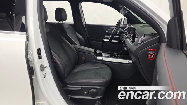 Mercedes-Benz GLB-Class 2022 — photo 11