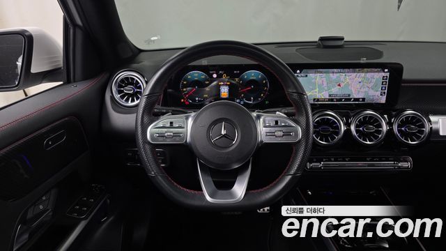 Mercedes-Benz GLB-Class 2022 — photo 13