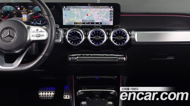 Mercedes-Benz GLB-Class 2022 — photo 14