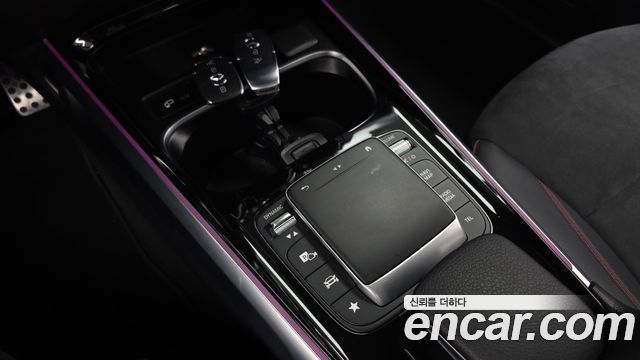 Mercedes-Benz GLB-Class 2022 — photo 18