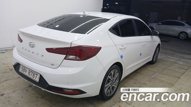 Hyundai AVANTE 2019 — photo 18