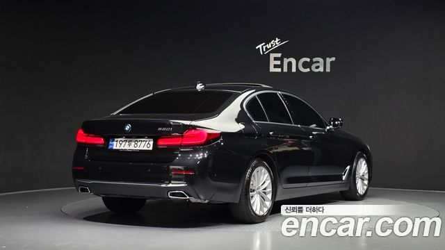 BMW 5-Series 2022 — photo 2